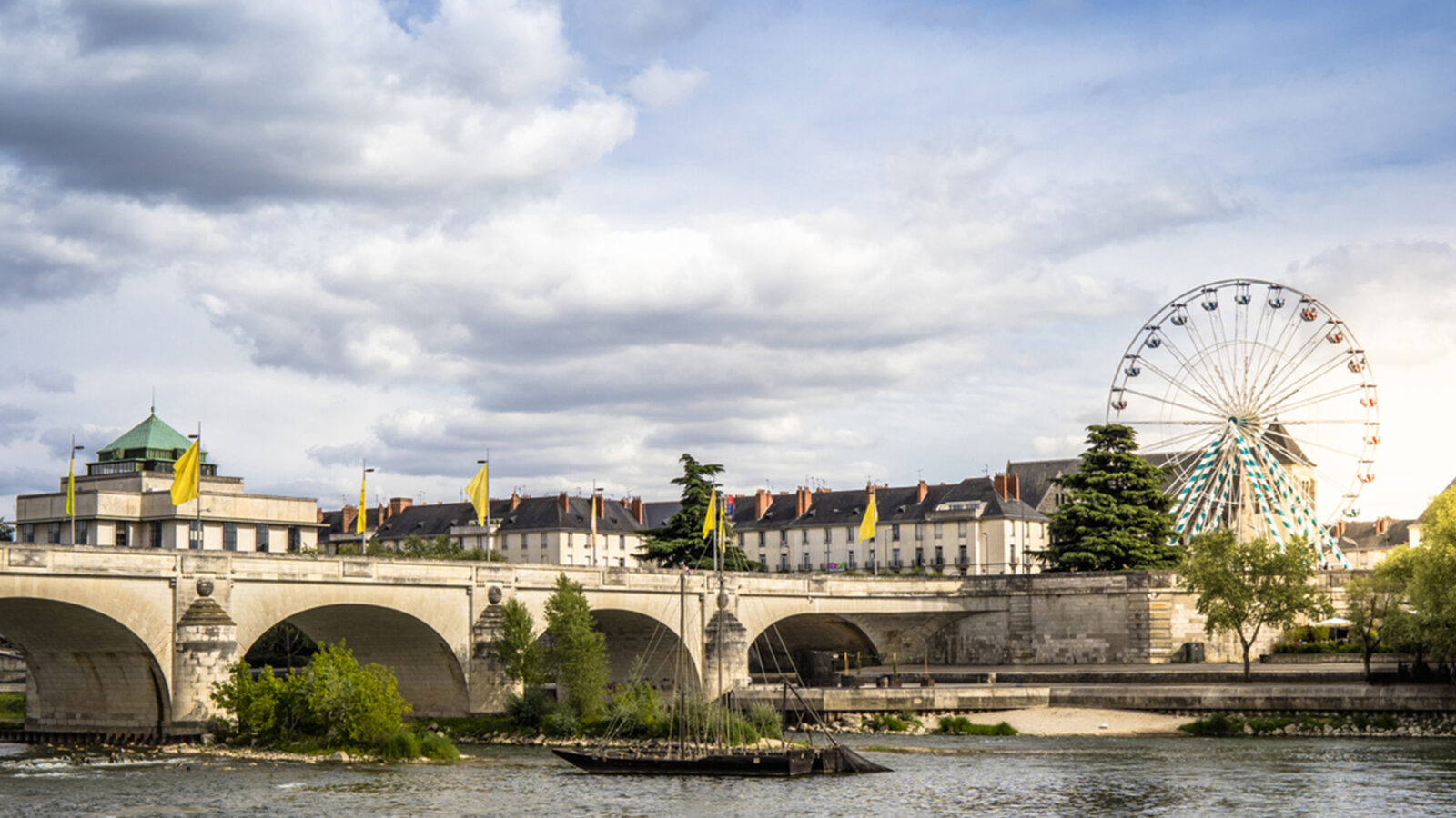 Succession en Indre-et-Loire : quand faire appel à un généalogiste successoral ?