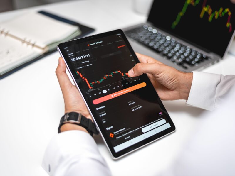 Patrimoine numérique et succession : que deviennent vos cryptos, comptes et données après votre décès ?