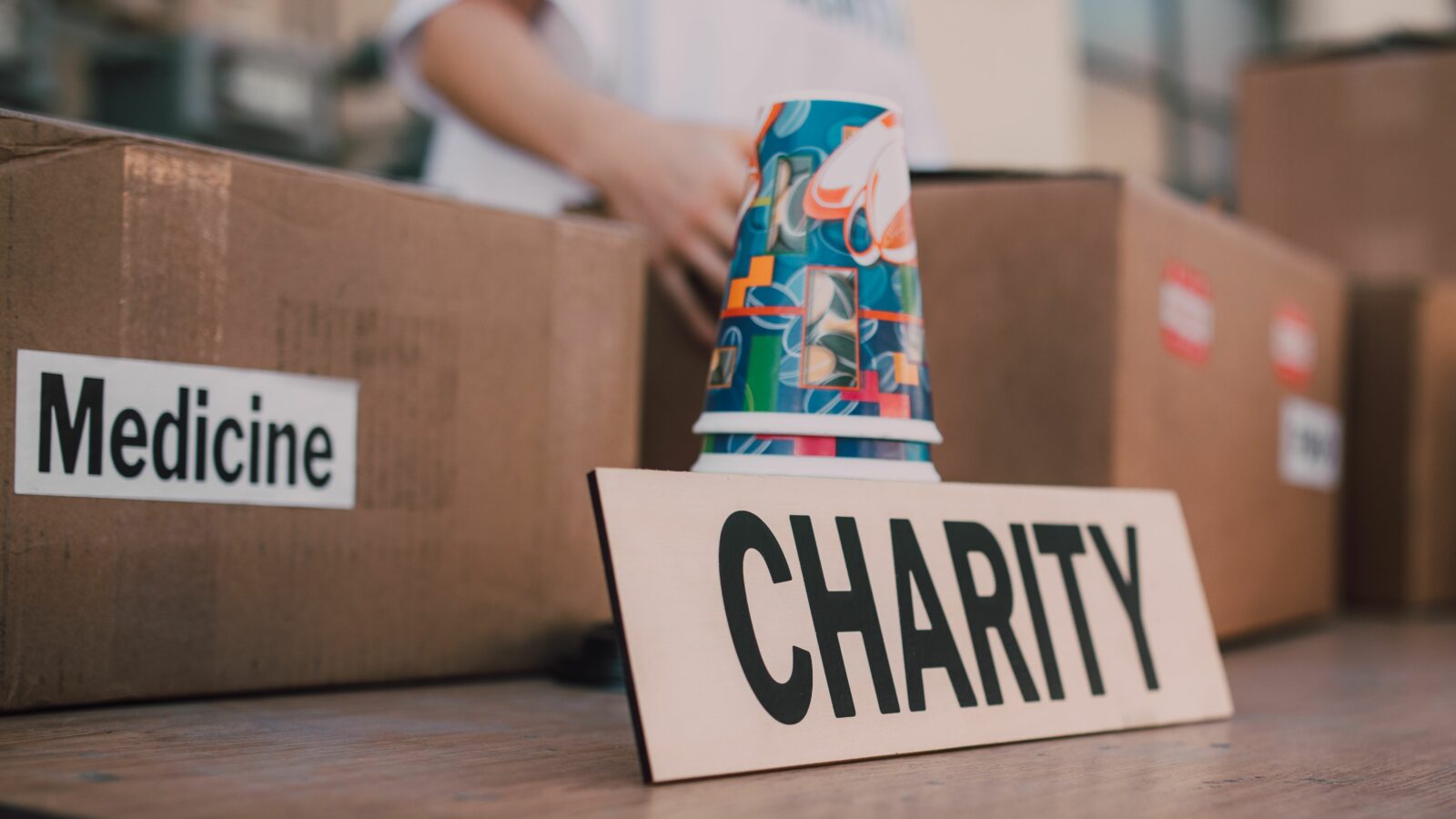 Léguer à une association ou fondation : règles, fiscalité et limites à connaître